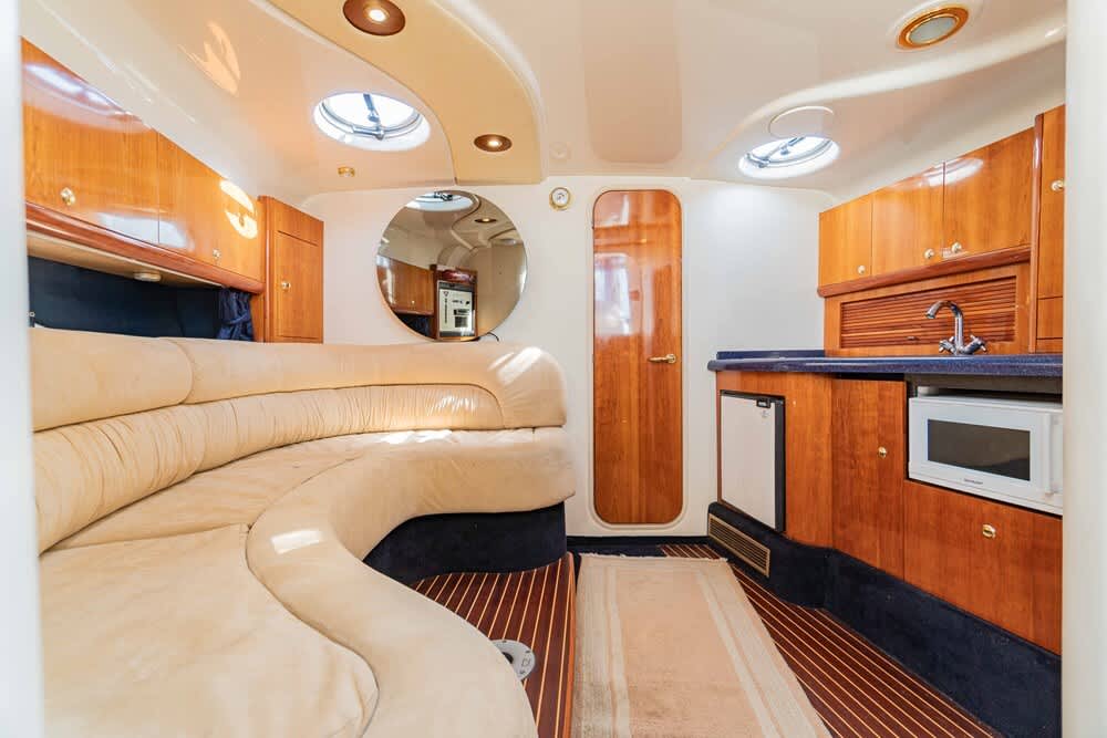 Jouw dag in Fornells, Menorca: Huur een motorboot voor een dag vol ontdekkingen.