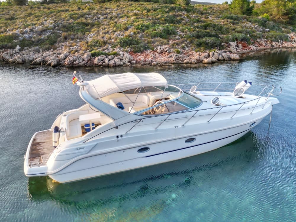 Jouw dag in Fornells, Menorca: Huur een motorboot voor een dag vol ontdekkingen.