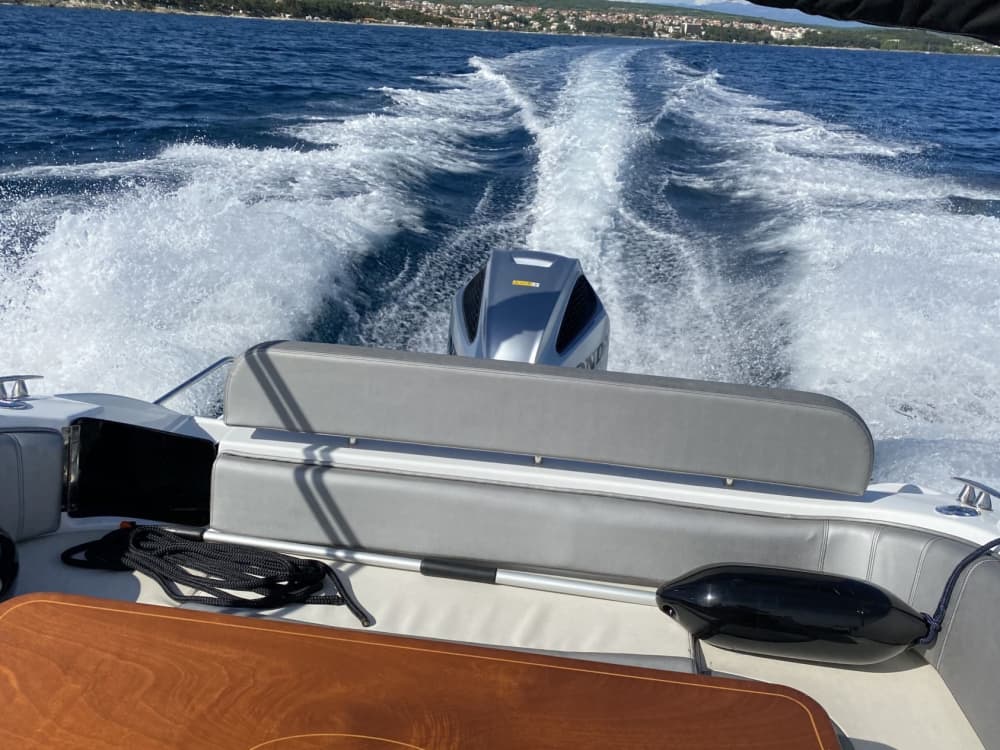 Avventura tra baie segrete e acque cristalline