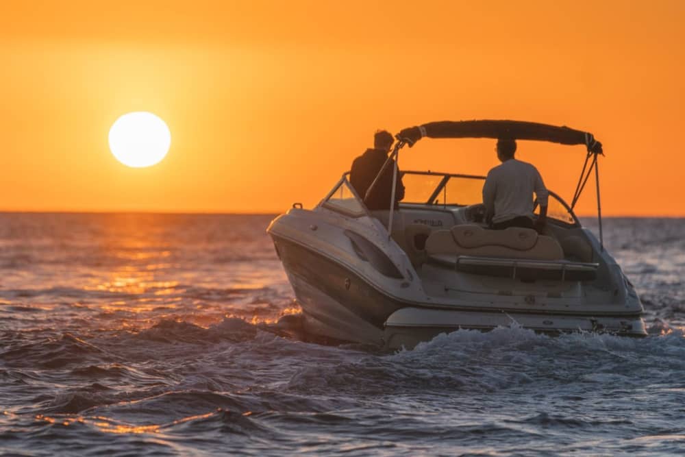 AKANTOU:Explore, Swim & Relax: Morning Private Speedboat Cruise around Santorini