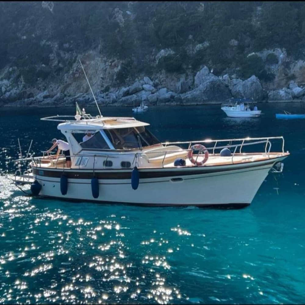 Crociera di 7 Ore: Scopri la Costiera Amalfitana e Sorrentina e la Magia di Capri