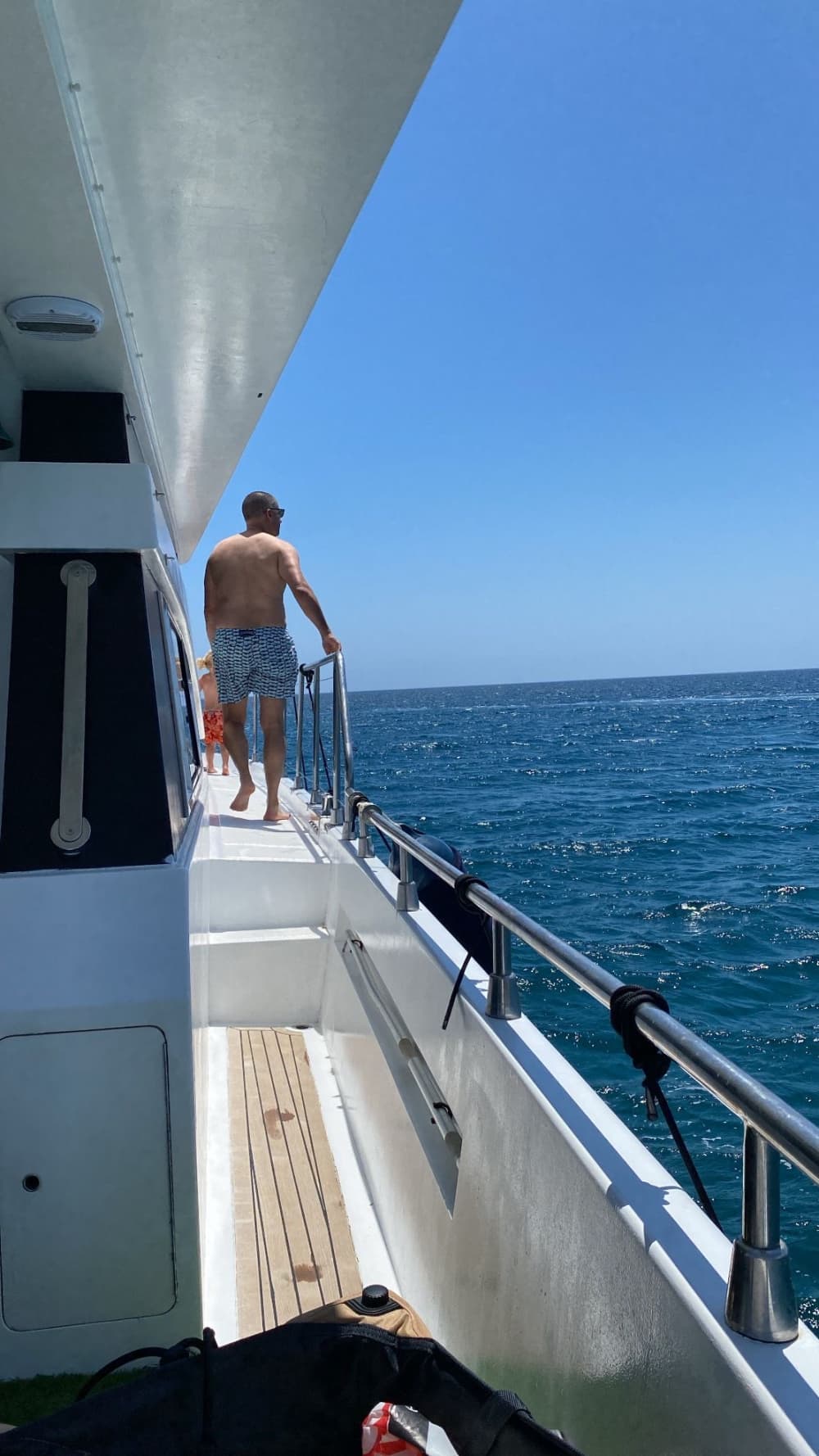 Ολοήμερη κρουαζιέρα: 8ωρη παράκτια περιπέτεια από τη Μαρμπέγια σε ένα κλασικό γιοτ 15 μέτρων