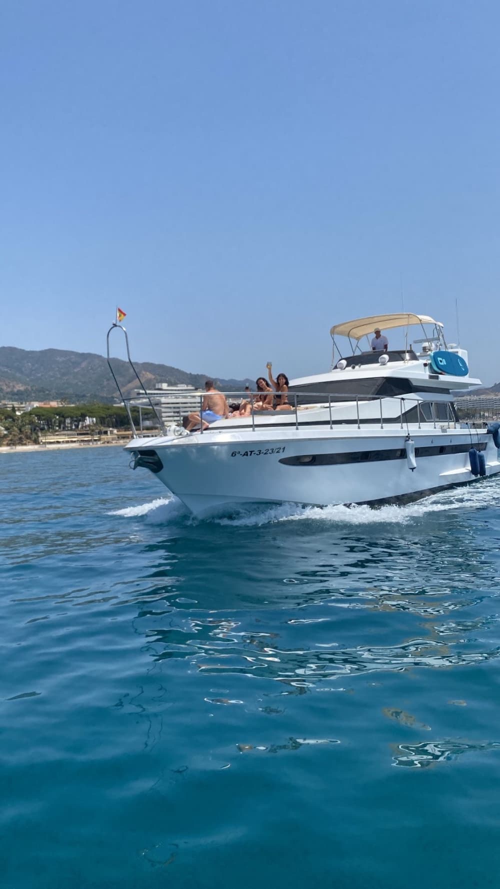 Ολοήμερη κρουαζιέρα: 8ωρη παράκτια περιπέτεια από τη Μαρμπέγια σε ένα κλασικό γιοτ 15 μέτρων