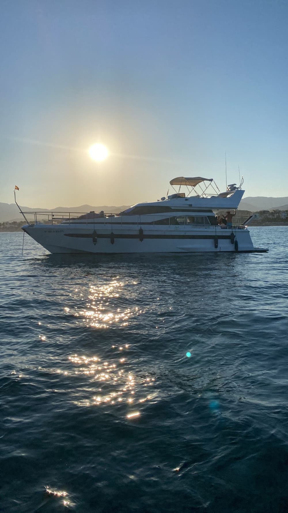 Ολοήμερη κρουαζιέρα: 8ωρη παράκτια περιπέτεια από τη Μαρμπέγια σε ένα κλασικό γιοτ 15 μέτρων