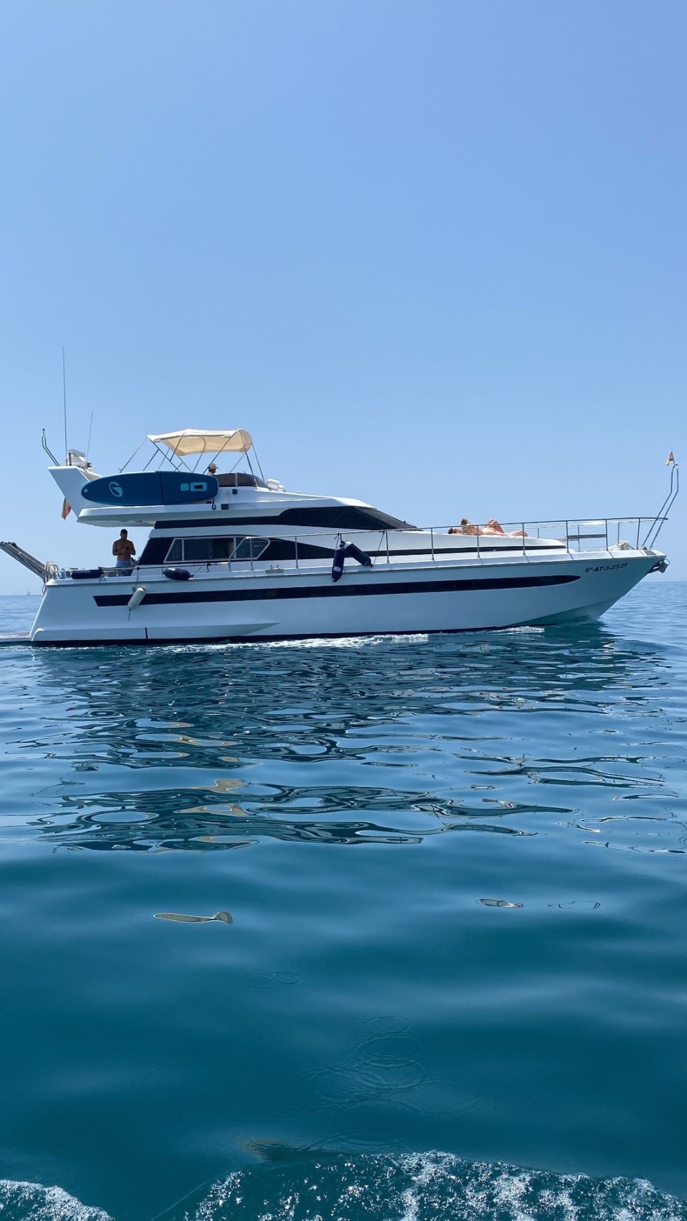 Ολοήμερη κρουαζιέρα: 8ωρη παράκτια περιπέτεια από τη Μαρμπέγια σε ένα κλασικό γιοτ 15 μέτρων