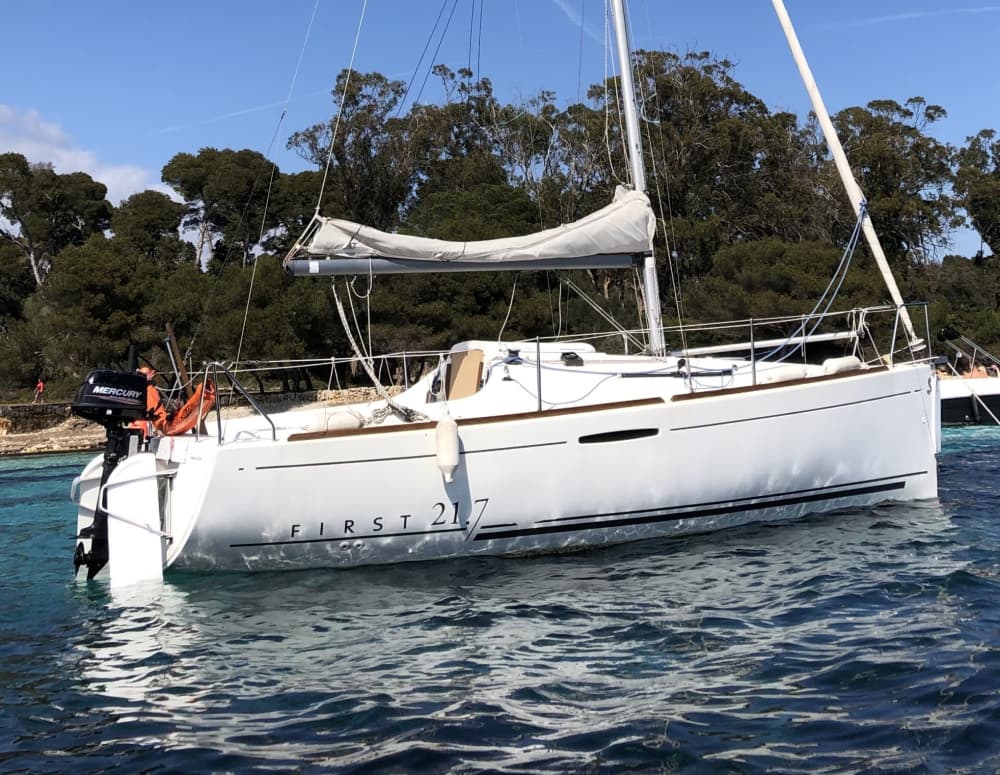 Goditi un'intera giornata in barca a vela a Cannes.
