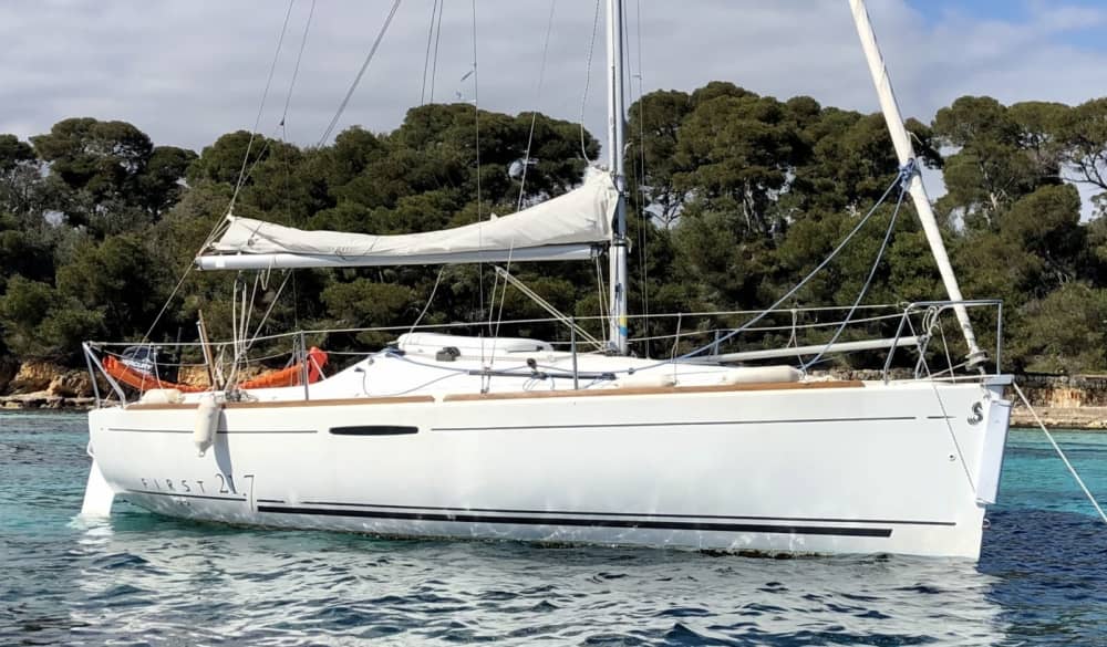 Goditi un'intera giornata in barca a vela a Cannes.