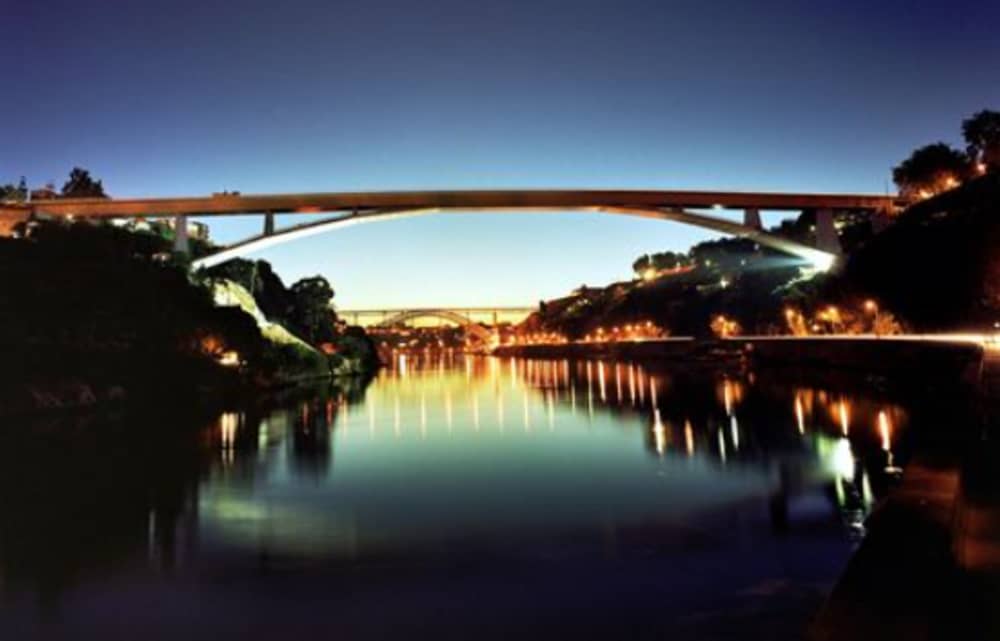 Hora dorada en el Duero: crucero fluvial al atardecer de 3 horas