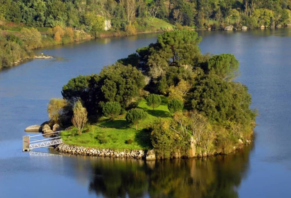 Descubrimiento de día completo por el río Duero: explora playas escondidas, esclusas de presas y la Isla del Amor