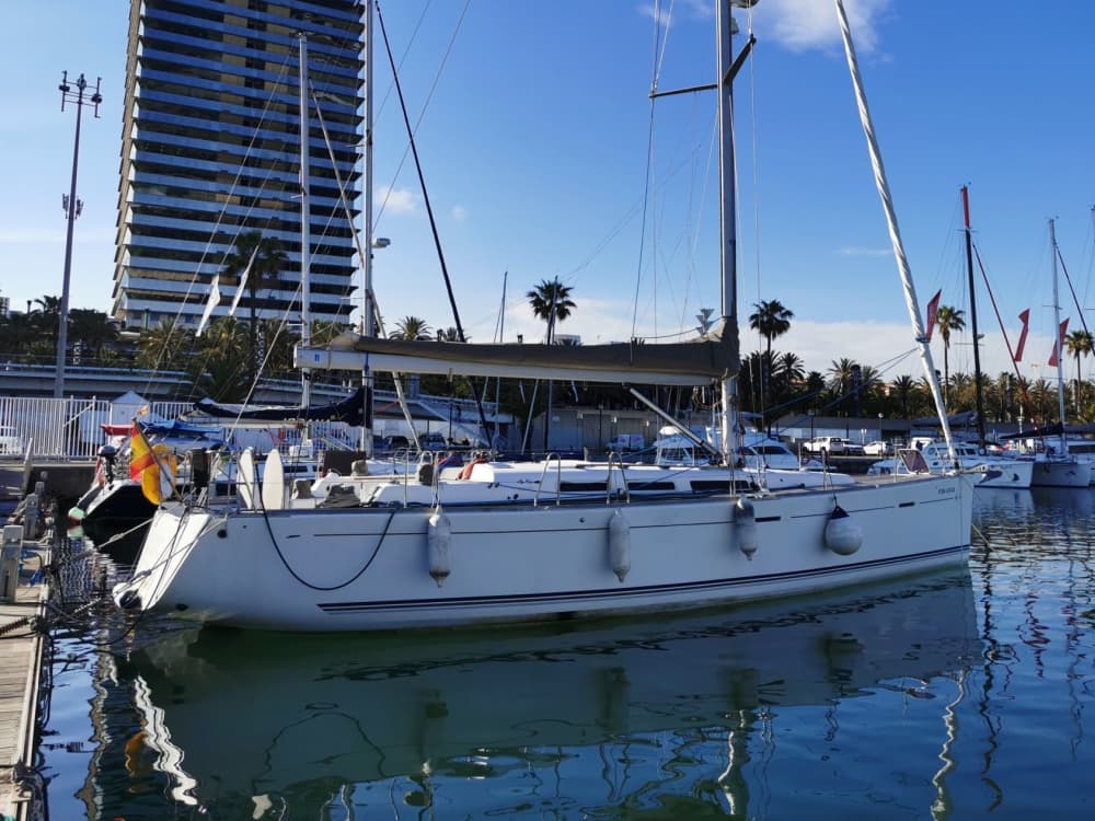 A getaway to the Barcelona coast with cava and appetizers