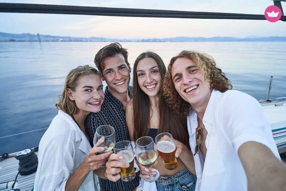 A getaway to the Barcelona coast with cava and appetizers