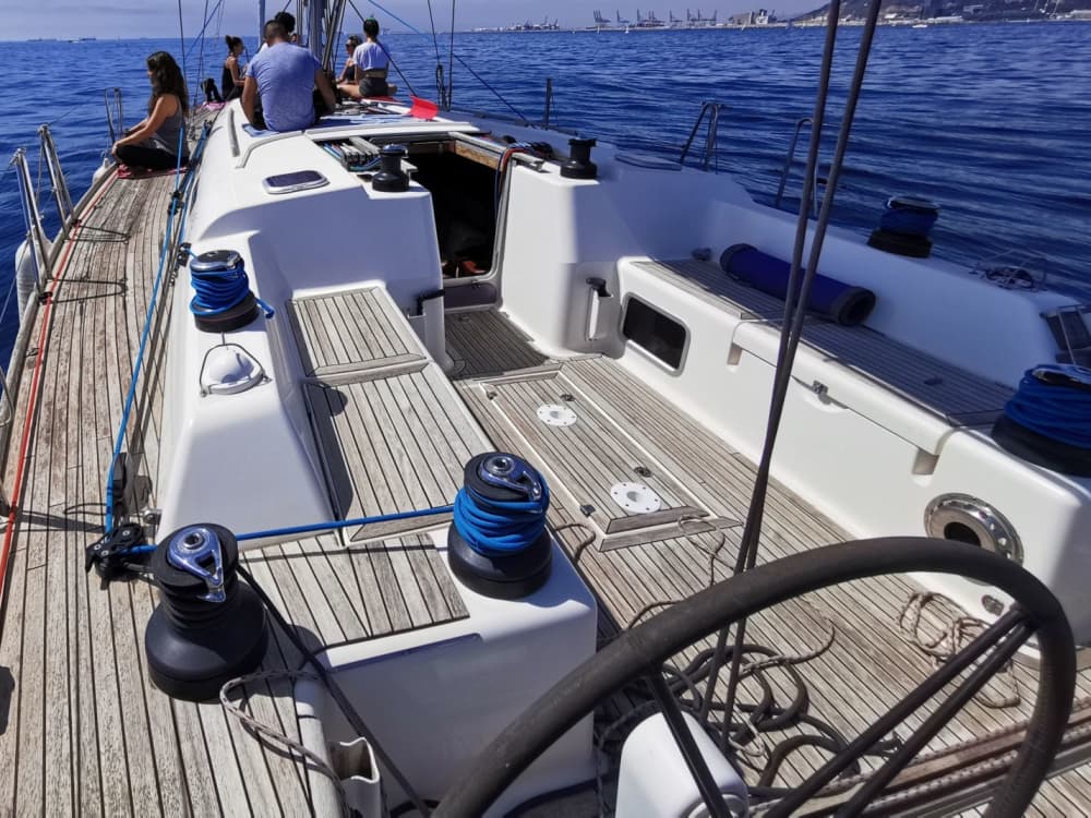 A getaway to the Barcelona coast with cava and appetizers