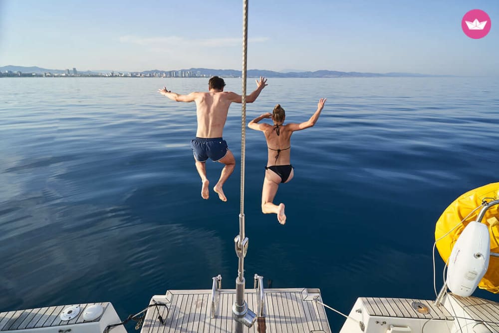 A getaway to the Barcelona coast with cava and appetizers