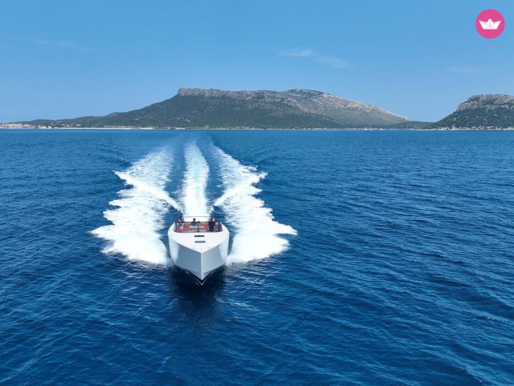 Full-day luxury cruise between Golfo Aranci, La Maddalena, or Corsica