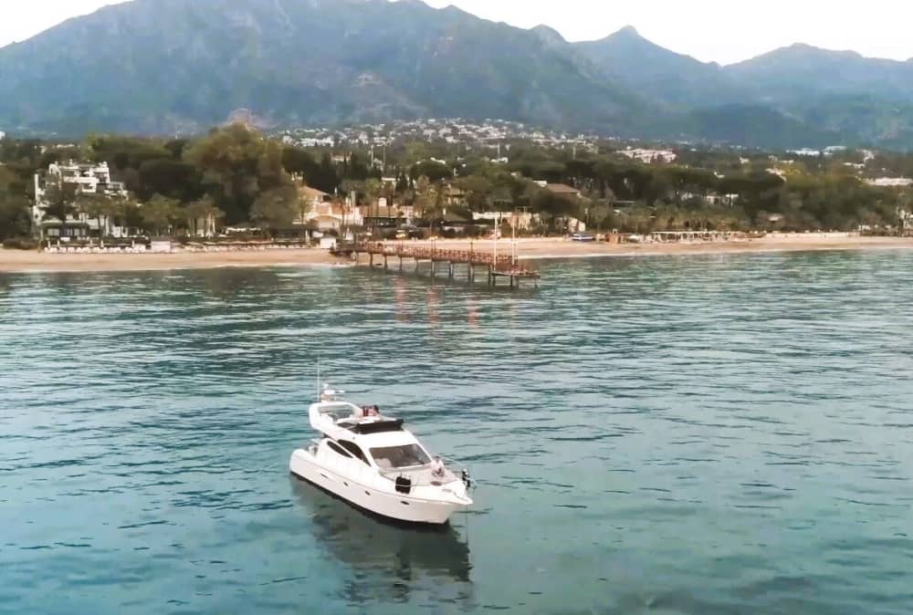 Scopri la costa di Marbella: esperienza di mezza giornata in barca di lusso