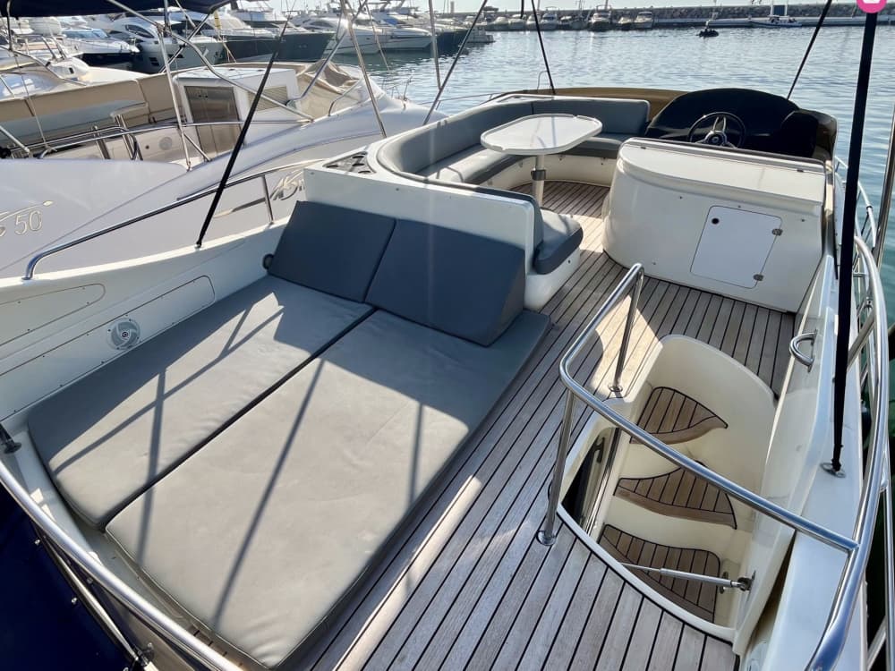 Scopri la costa di Marbella: esperienza di mezza giornata in barca di lusso