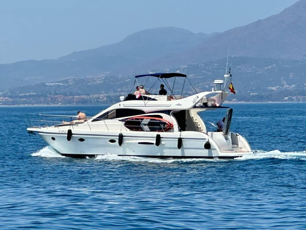 Scopri la costa di Marbella: esperienza di mezza giornata in barca di lusso