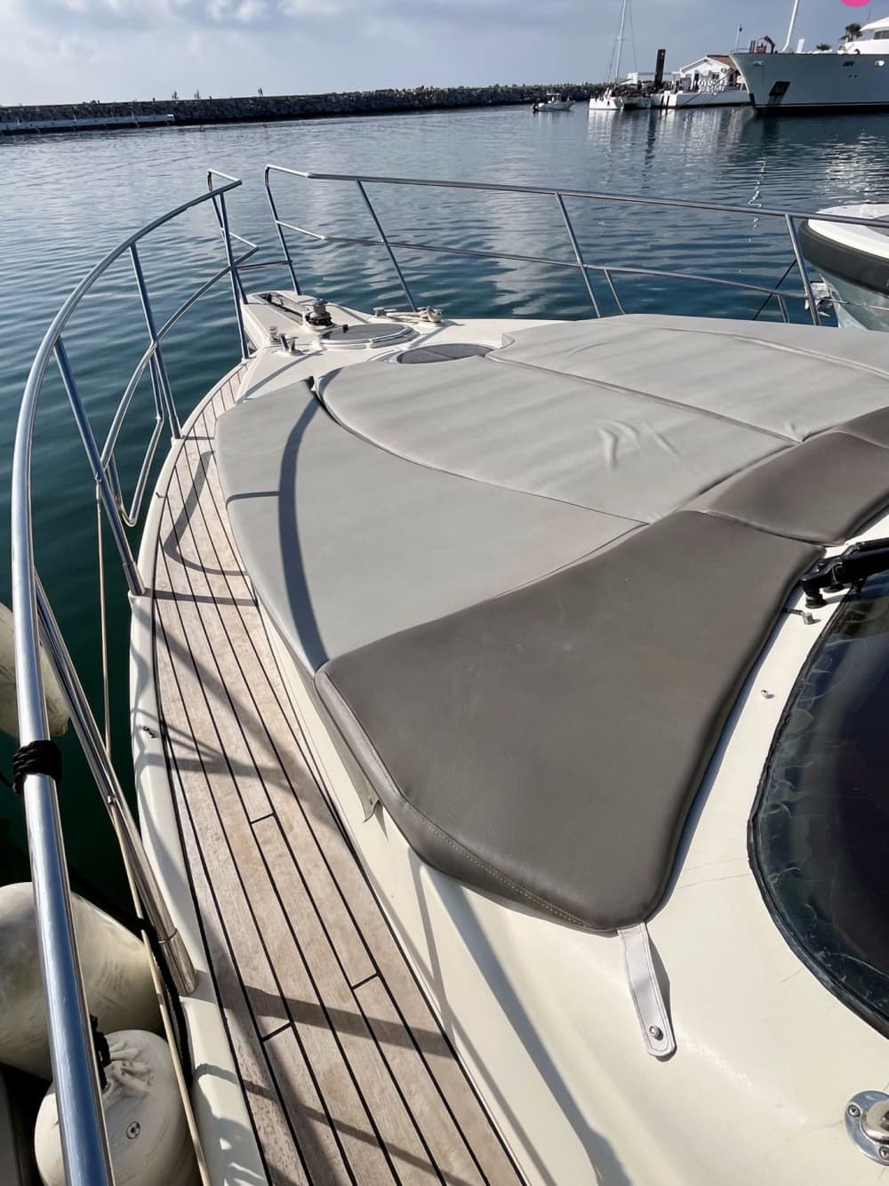 Scopri la costa di Marbella: esperienza di mezza giornata in barca di lusso