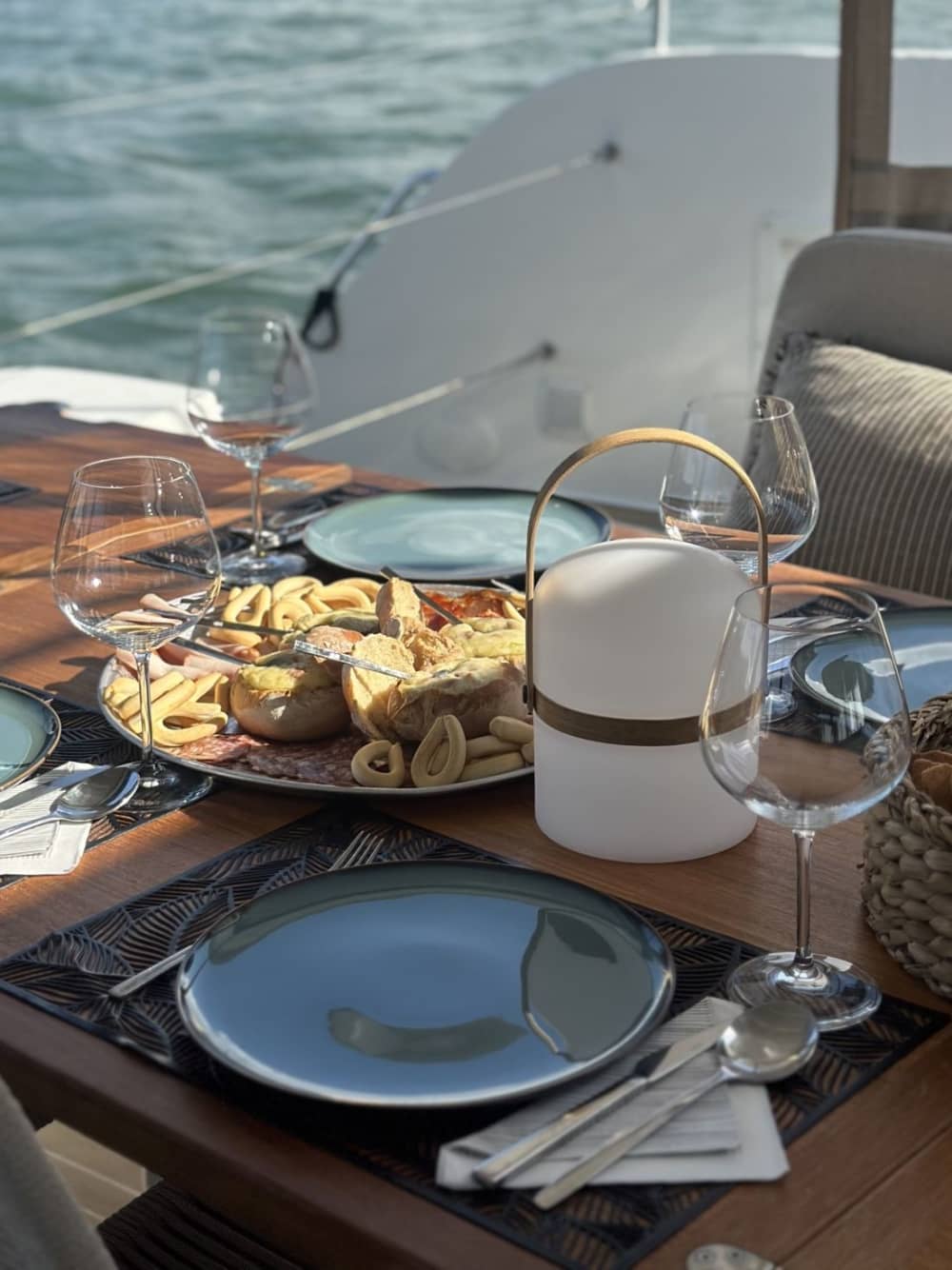 Escapade côtière à Lisbonne : Croisière d’une demi-journée et arrêts baignade pittoresques