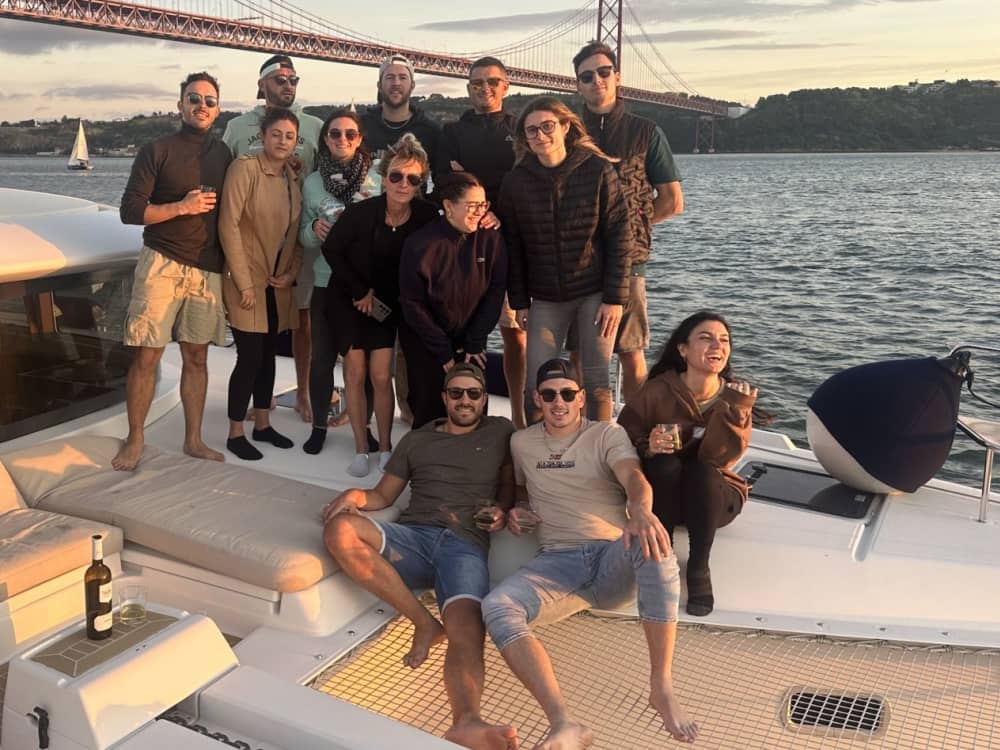Escapade côtière à Lisbonne : Croisière d’une demi-journée et arrêts baignade pittoresques