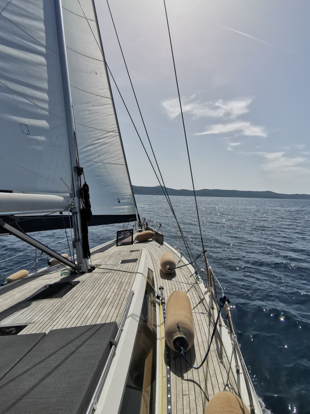 Una giornata alla scoperta di Porto San Giorgio: puro relax sulle acque cristalline del blu italiano.