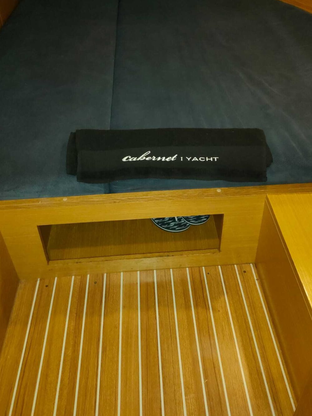 Una giornata alla scoperta di Porto San Giorgio: puro relax sulle acque cristalline del blu italiano.