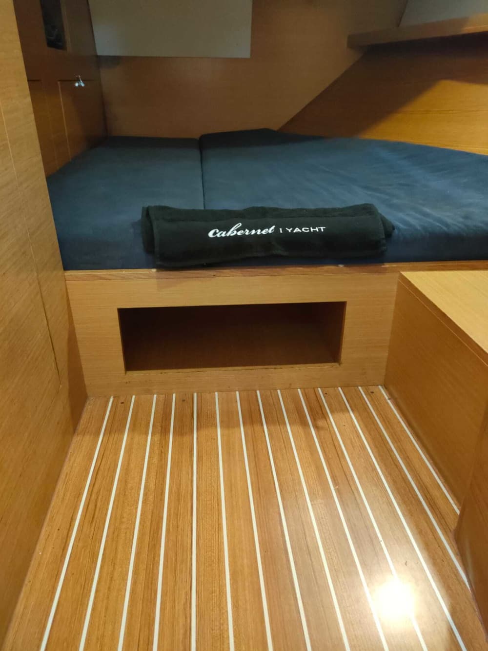 Una giornata alla scoperta di Porto San Giorgio: puro relax sulle acque cristalline del blu italiano.