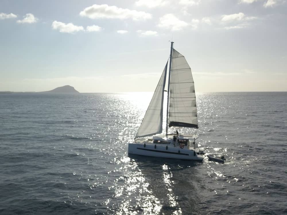 Marbella en catamaran de luxe : 6 heures de nature et de paysages