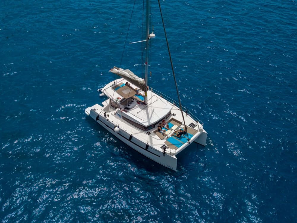 Geniet van Marbella aan boord van een luxe catamaran met drankjes en snacks inbegrepen - 3 uur