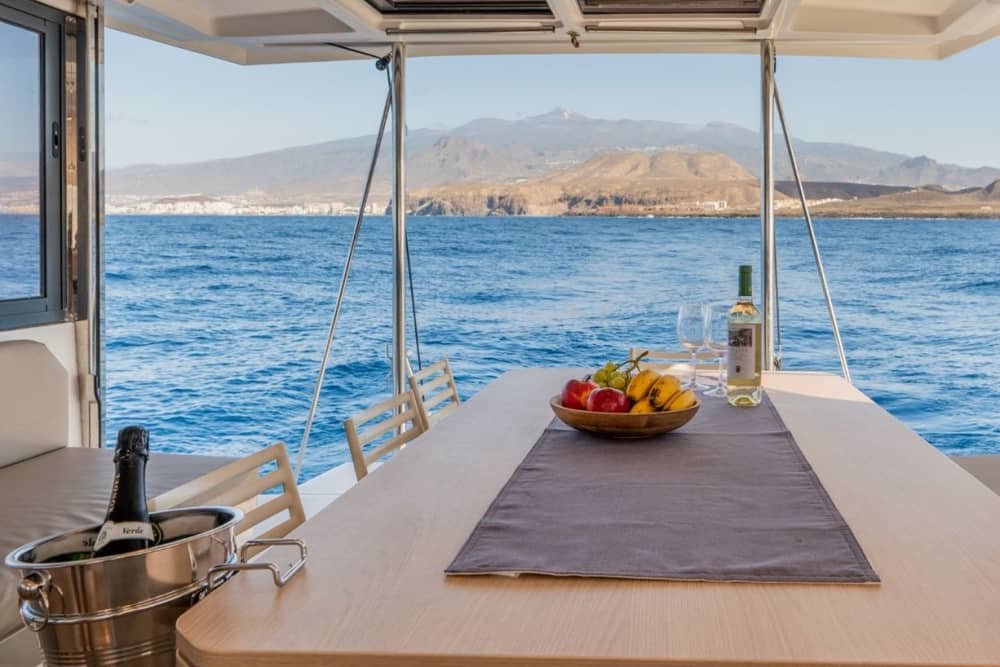 Geniet van Marbella aan boord van een luxe catamaran met drankjes en snacks inbegrepen - 3 uur