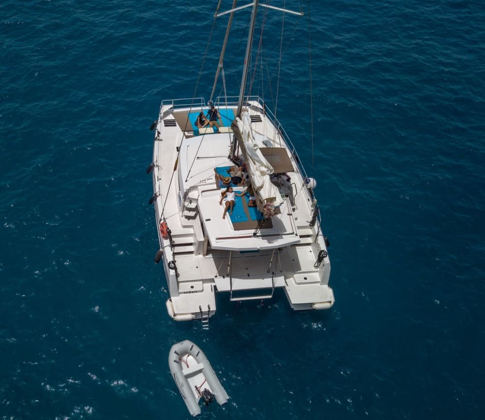 Geniet van Marbella aan boord van een luxe catamaran met drankjes en snacks inbegrepen - 3 uur