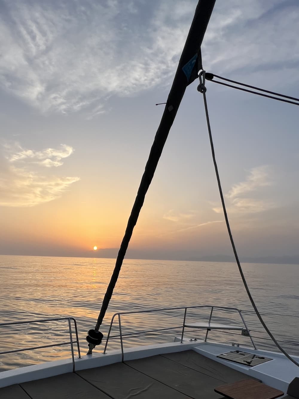Disfruta la exclusiva Puesta de Sol en el Mar desde Puerto Banus en Catamarán de lujo  - Tour 2h