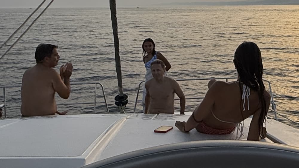 Disfruta la exclusiva Puesta de Sol en el Mar desde Puerto Banus en Catamarán de lujo  - Tour 2h