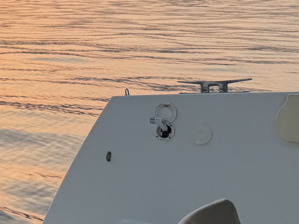 Disfruta la exclusiva Puesta de Sol en el Mar desde Puerto Banus en Catamarán de lujo  - Tour 2h