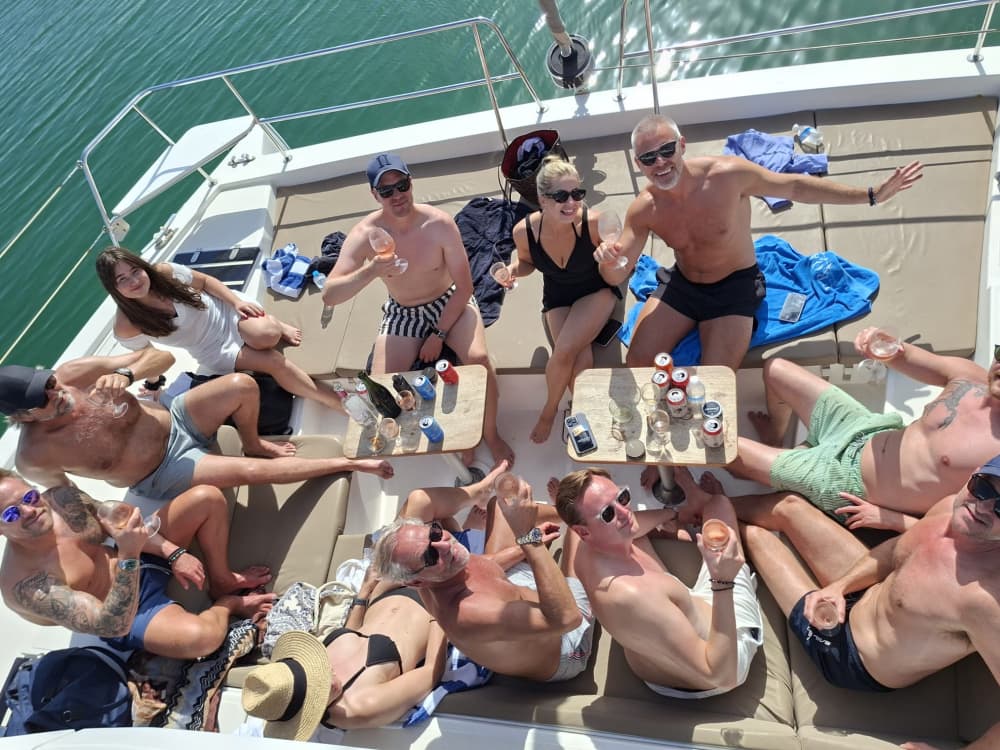 Tour Exclusivo en Catamarán de lujo: 4 Horas de Navegación por Marbella