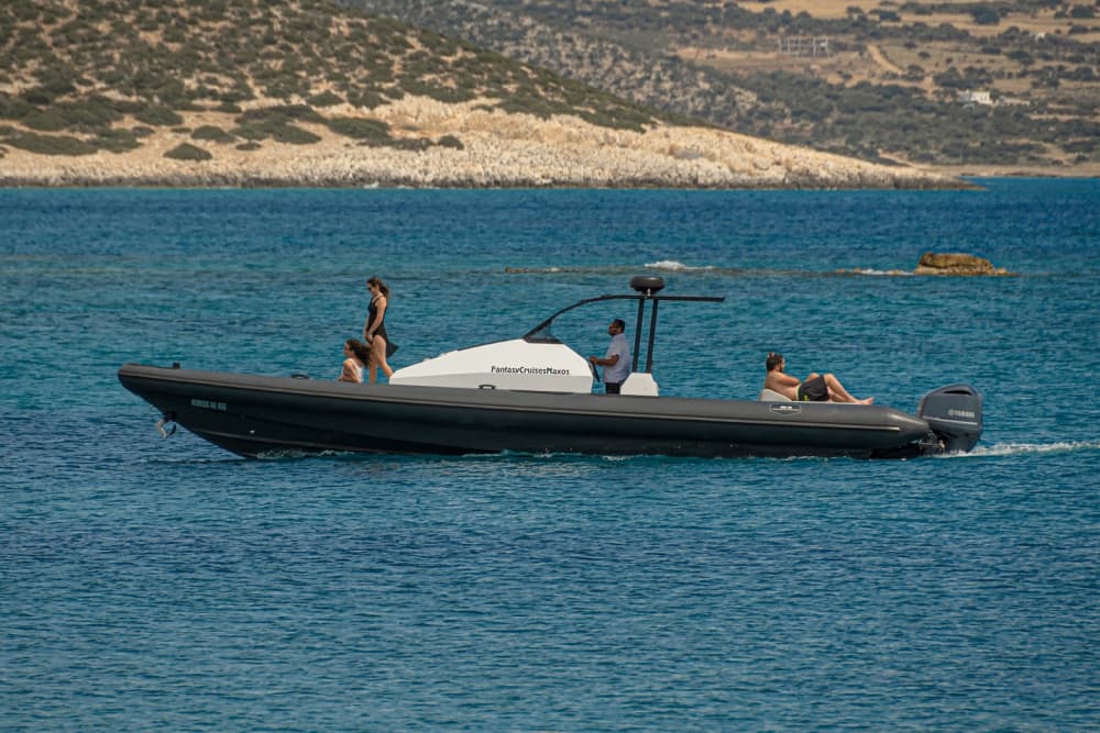 Enjoy 8h on a motorboat in Naxos