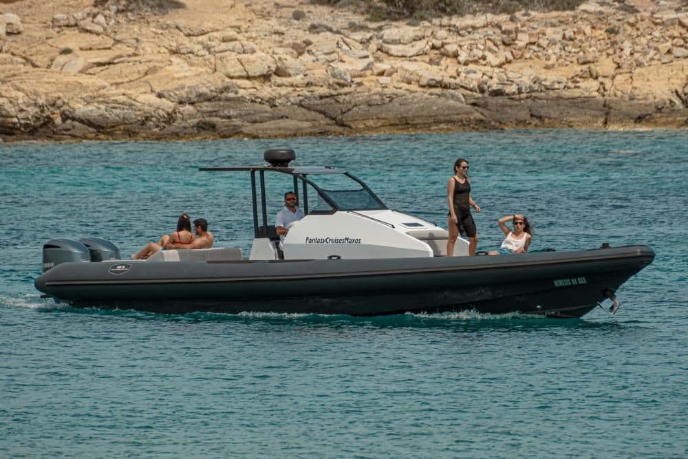 Enjoy 8h on a motorboat in Naxos