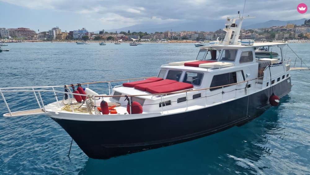 Twilight Tides & Dolphin Dreams: En solnedgångskryssning i Taormina Bay