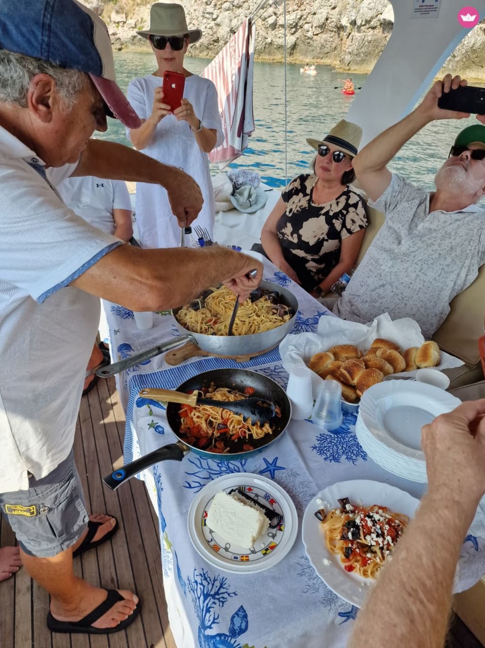 Twilight Tides & Dolphin Dreams: En solnedgångskryssning i Taormina Bay