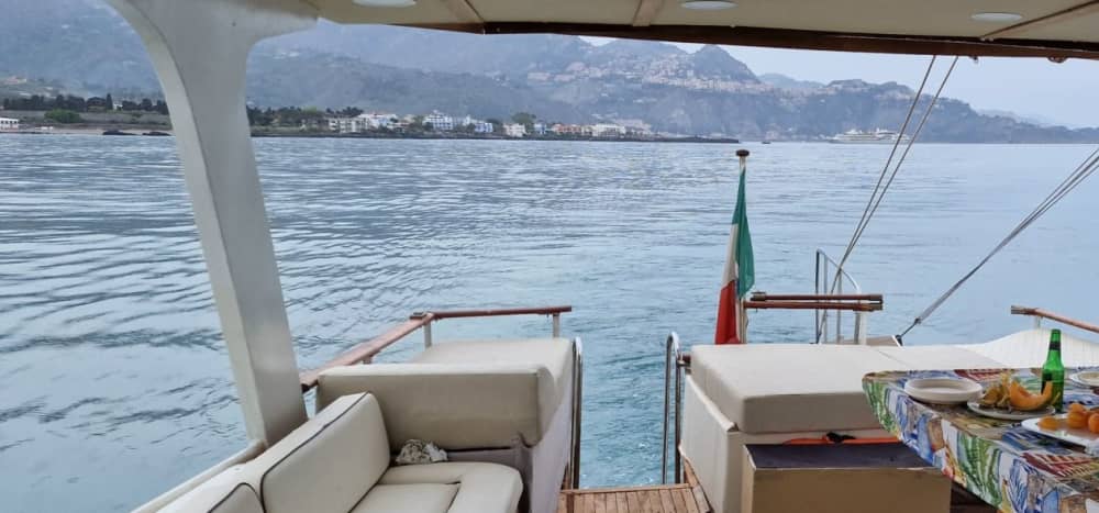 Twilight Tides & Dolphin Dreams: En solnedgångskryssning i Taormina Bay