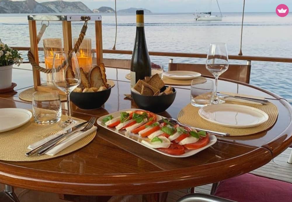 Twilight Tides & Dolphin Dreams: En solnedgångskryssning i Taormina Bay