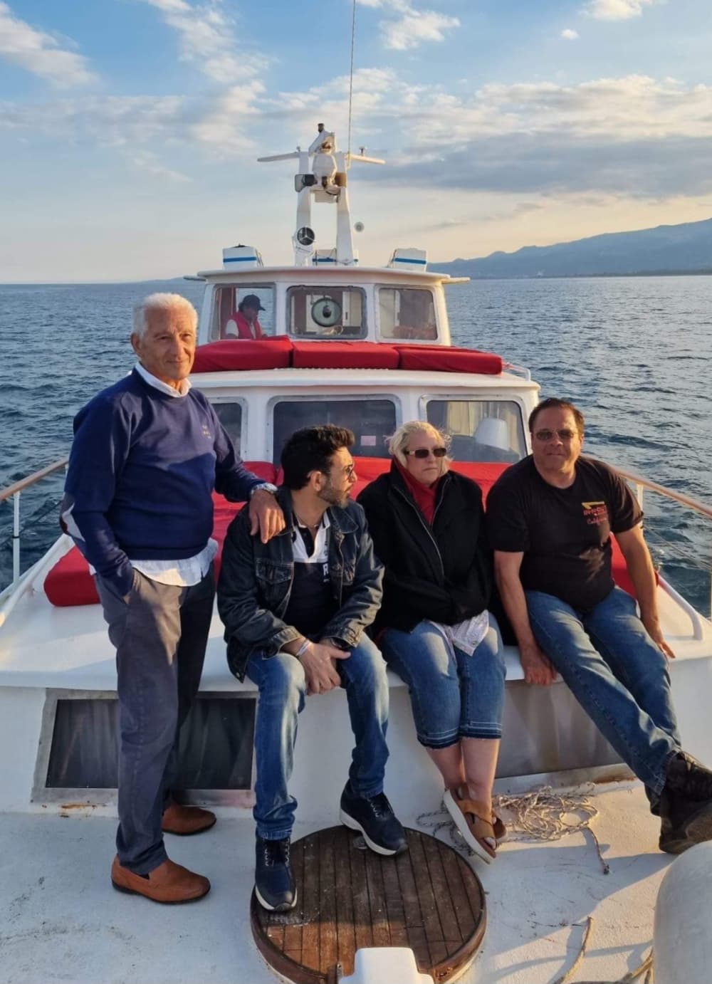 Twilight Tides & Dolphin Dreams: En solnedgångskryssning i Taormina Bay