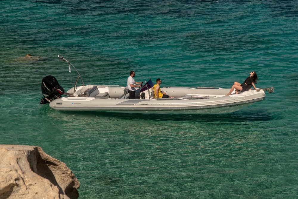 Your day in Naxos: Rent a motorboat for a full day of discovery