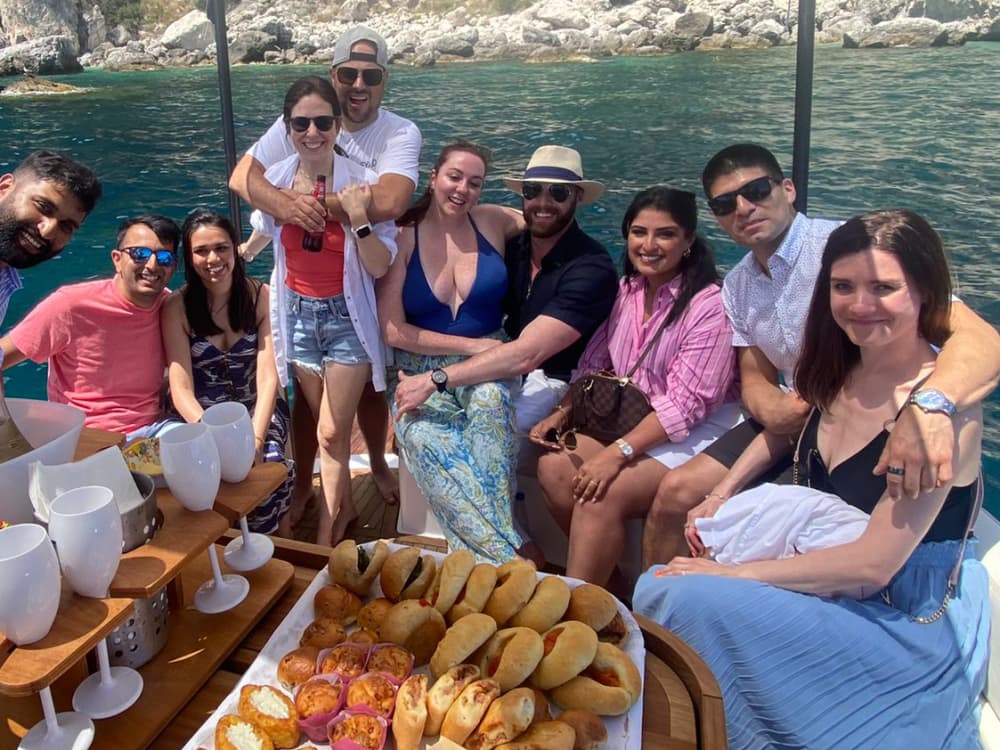 Fira med stil: Unika och oförglömliga evenemang ombord på Mimì 9.5 Elite