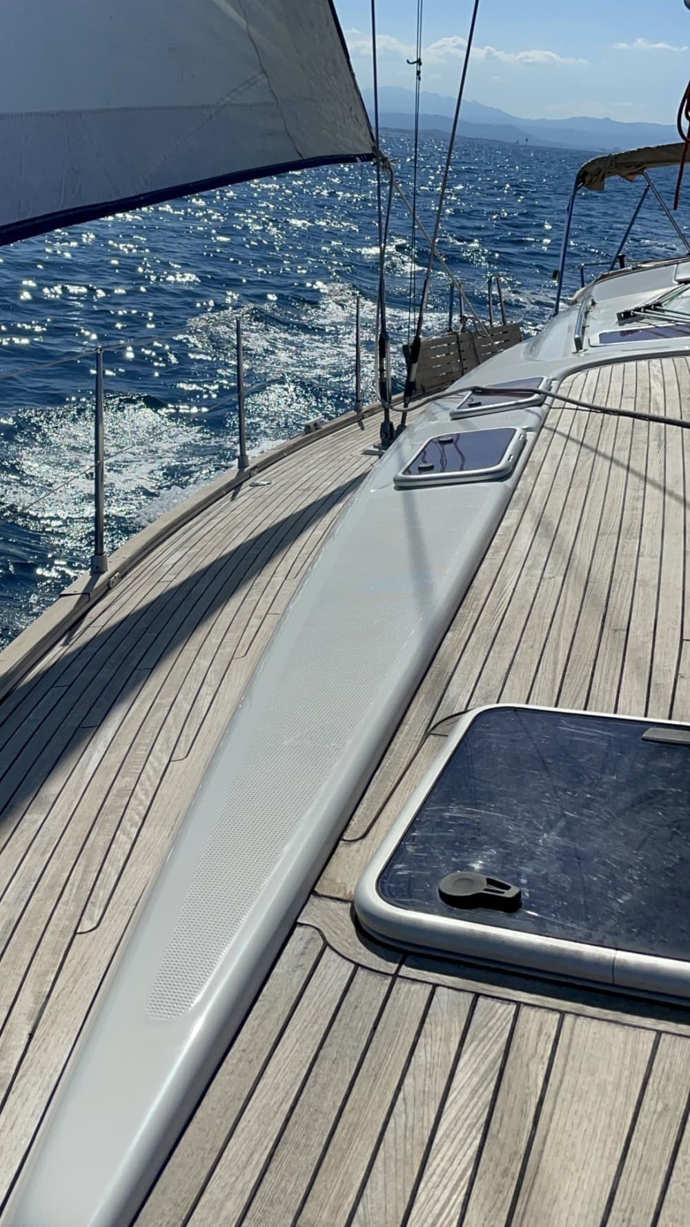 Excursión privada en velero de 9 horas en Cagliari.