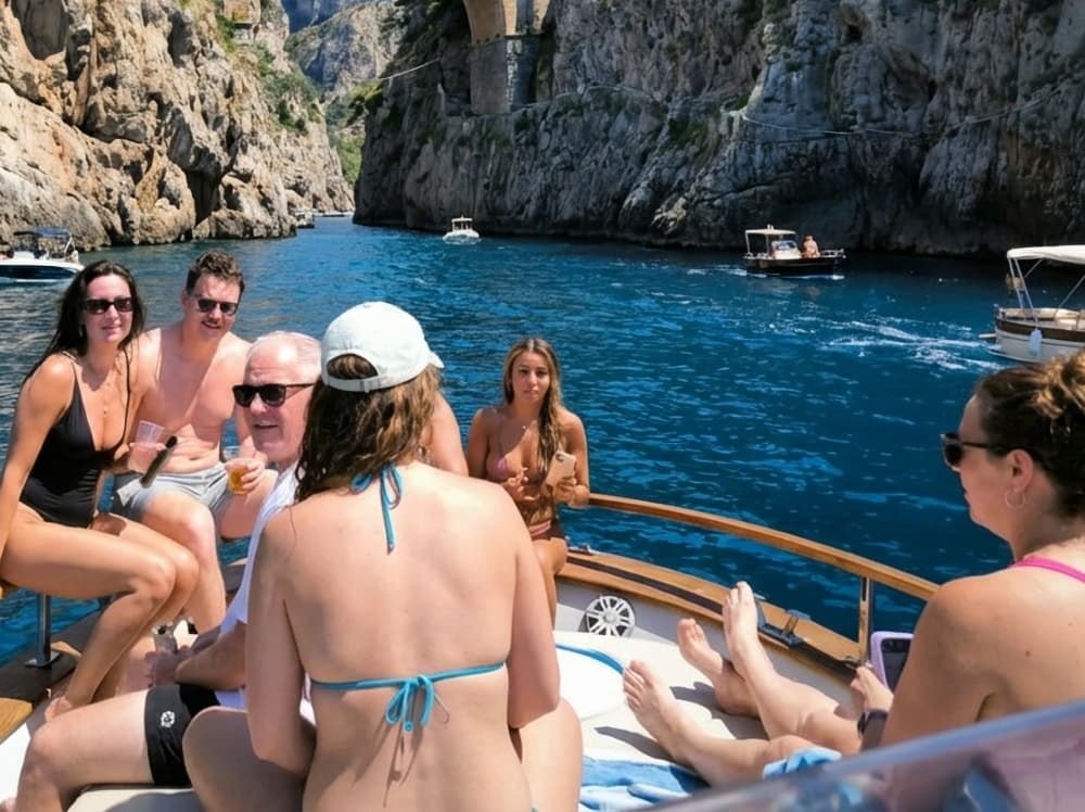Aventura de medio día en Capri o la Costa Amalfitana con snorkel y vistas panorámicas.