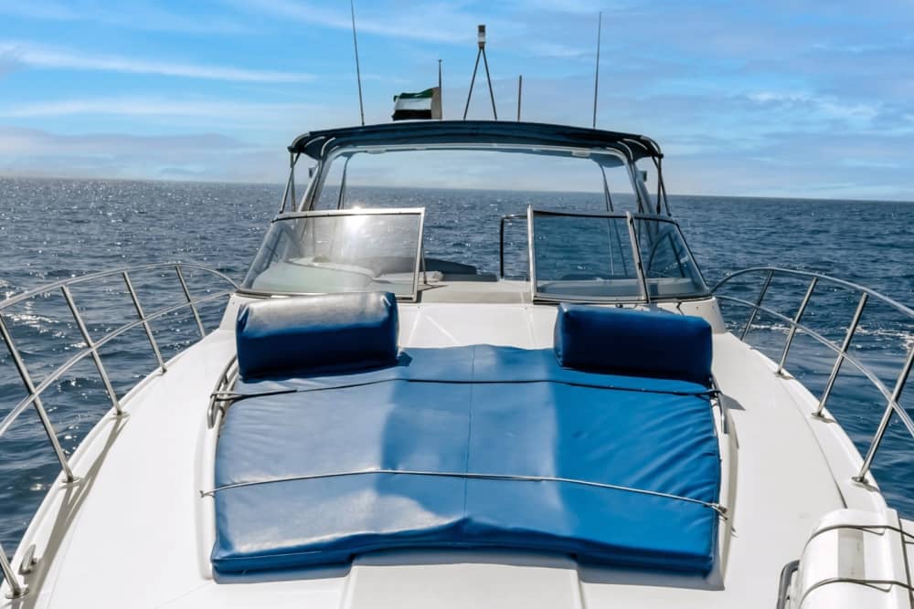 Enjoy 8h on a motorboat in Dubai