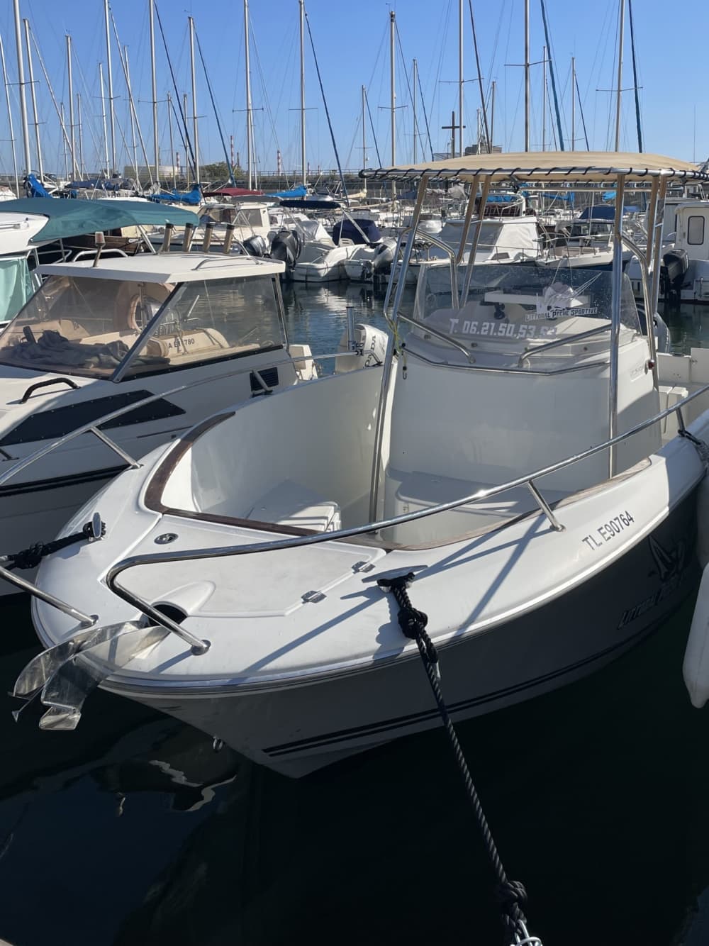 Um dia em Martigues: Desfrute de 8h30 de descobertas em um barco a motor.