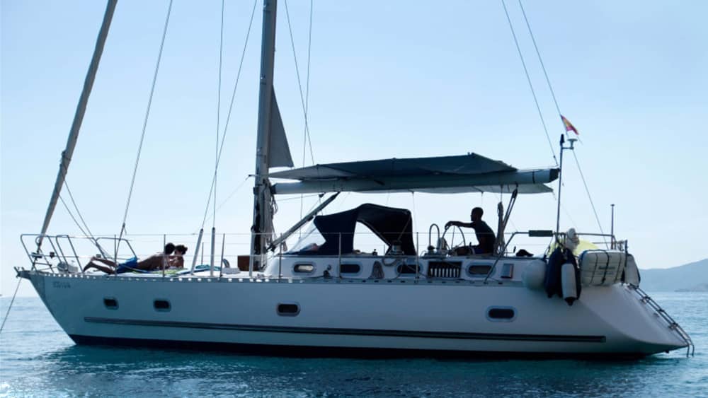 Njut av en dag till sjöss i Alicante på en segelbåt