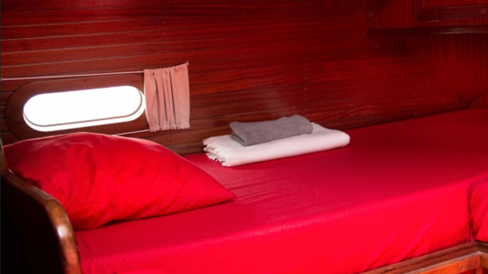 Njut av en dag till sjöss i Alicante på en segelbåt